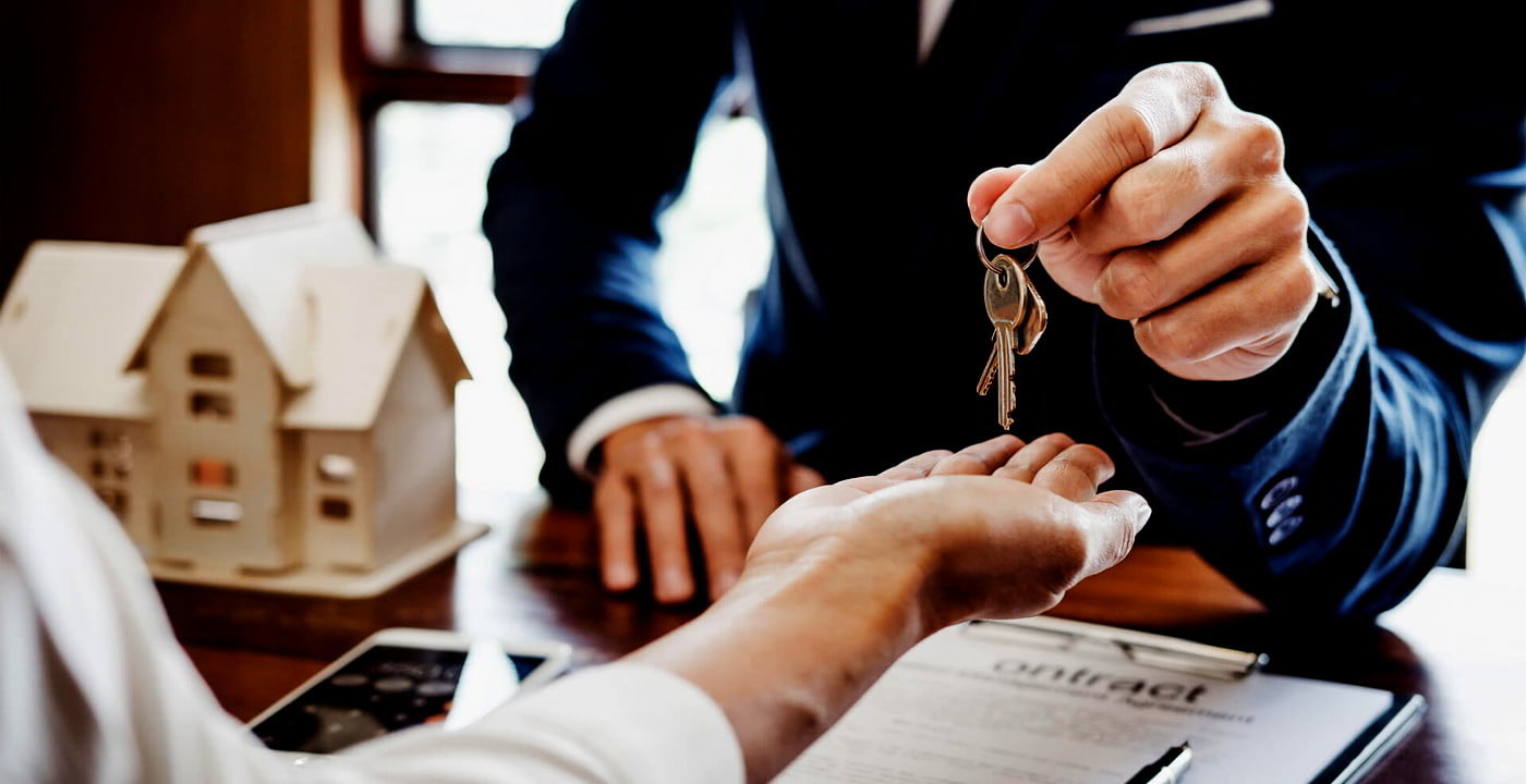 landlord handing over a key